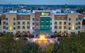 Holiday Inn Express And Suites Houston Medical Center 3*